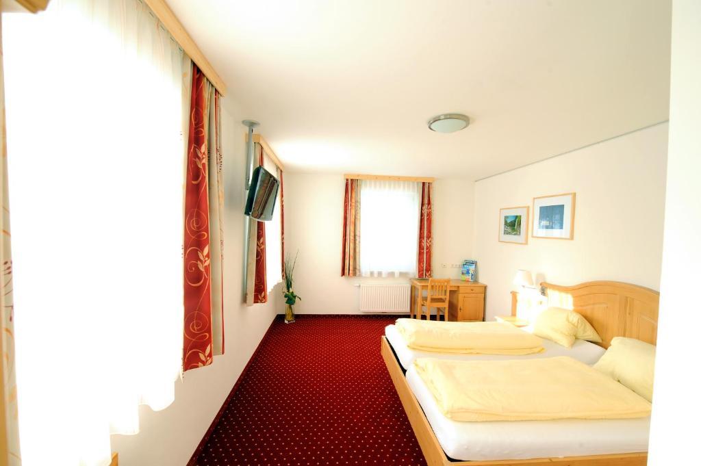 Hotel-Restaurant Kirchenwirt Aigen Aigen im Ennstal Room photo